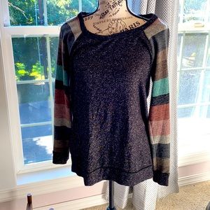 Sweatshirt with stripes sleeves